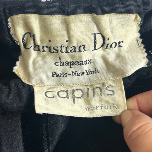 Christian Dior Women’s Vintage “Chapeaux” Black Velvet Beret. Pre-owned. - Picture 2 of 16